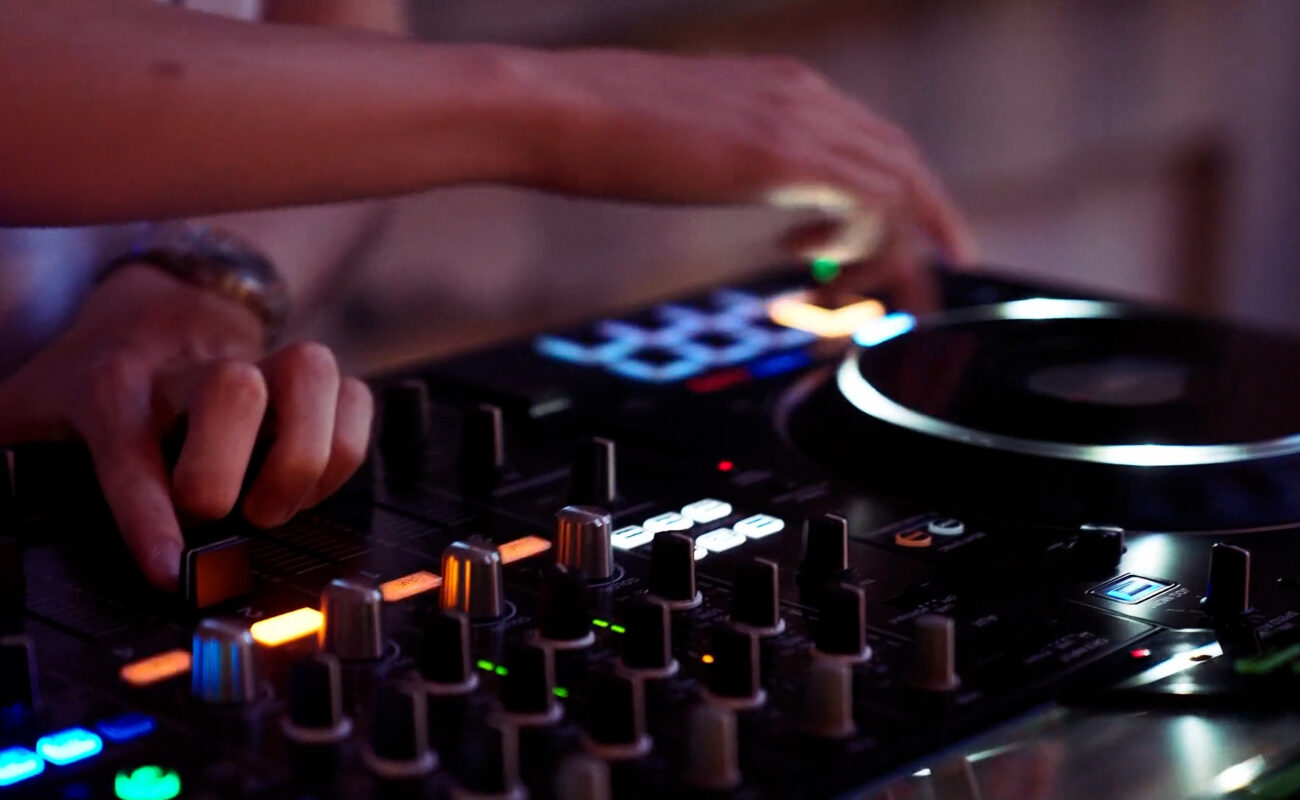 dj123